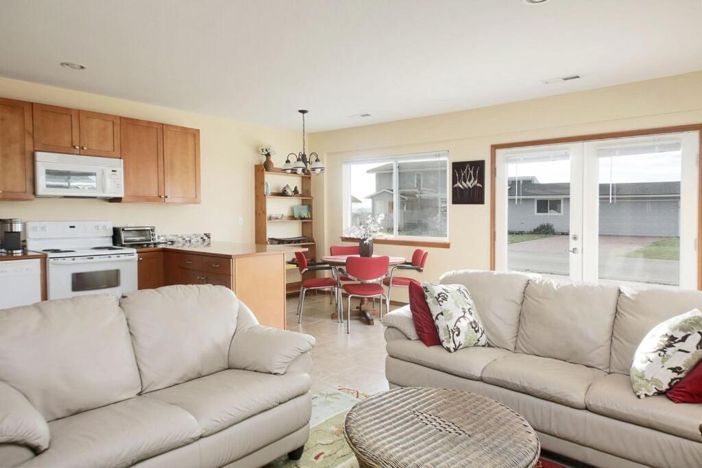 Maxwelton Beach Sunsets! Kayaks & Paddleboards! 1 Min Walk To The Water! Clinton Exterior photo