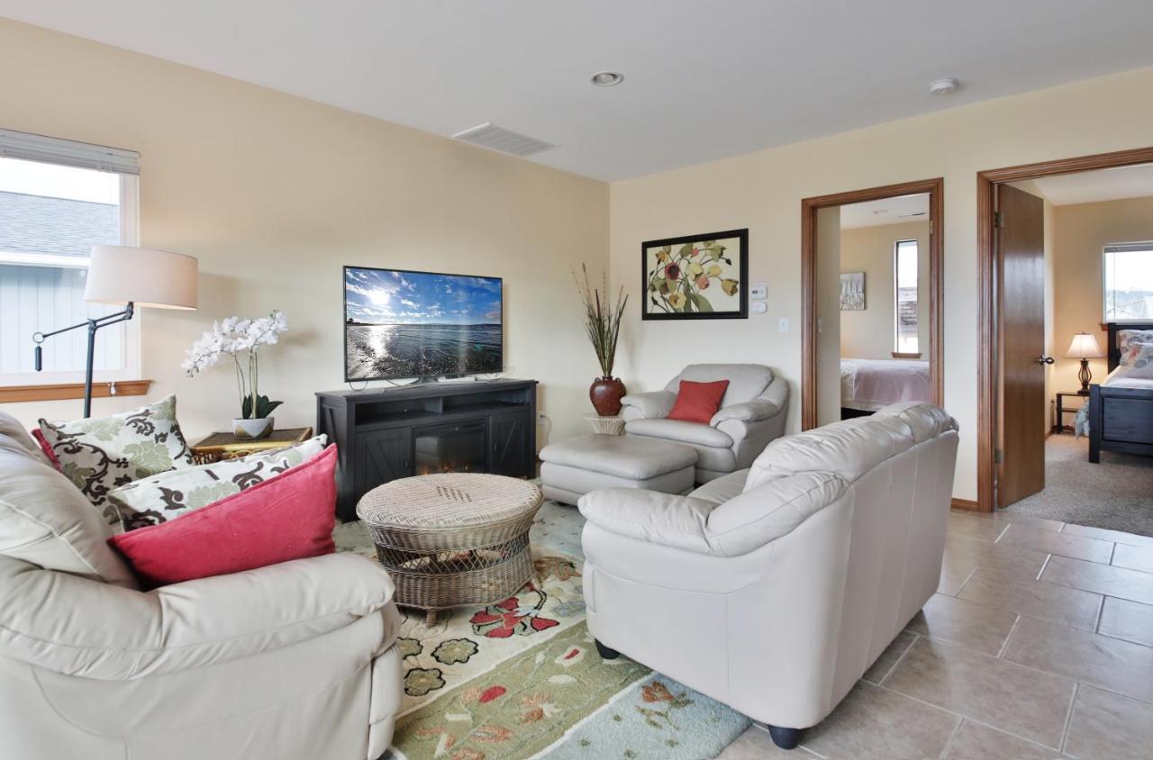 Maxwelton Beach Sunsets! Kayaks & Paddleboards! 1 Min Walk To The Water! Clinton Exterior photo