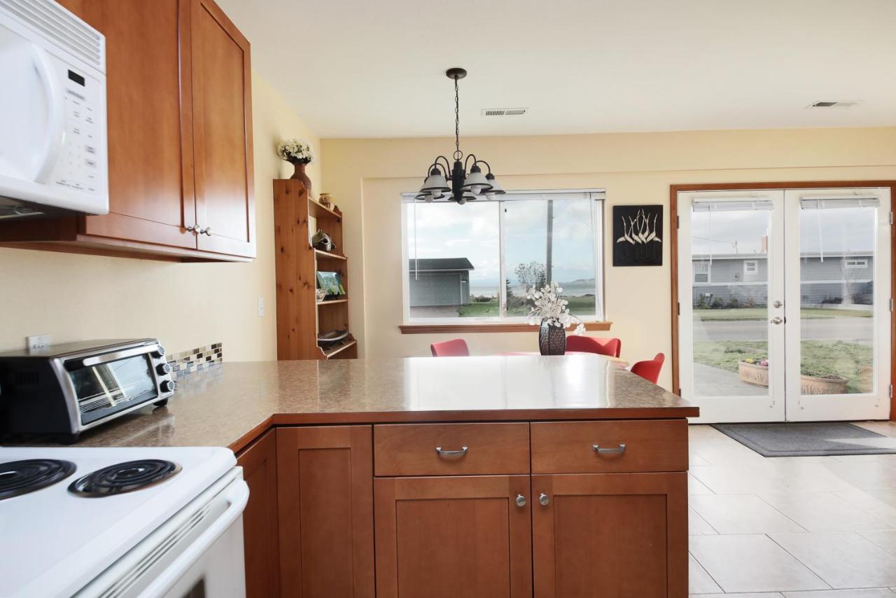 Maxwelton Beach Sunsets! Kayaks & Paddleboards! 1 Min Walk To The Water! Clinton Exterior photo