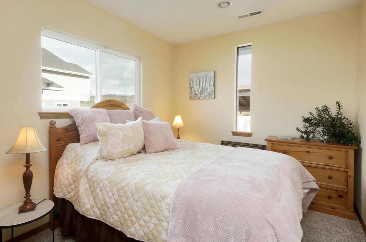 Maxwelton Beach Sunsets! Kayaks & Paddleboards! 1 Min Walk To The Water! Clinton Exterior photo