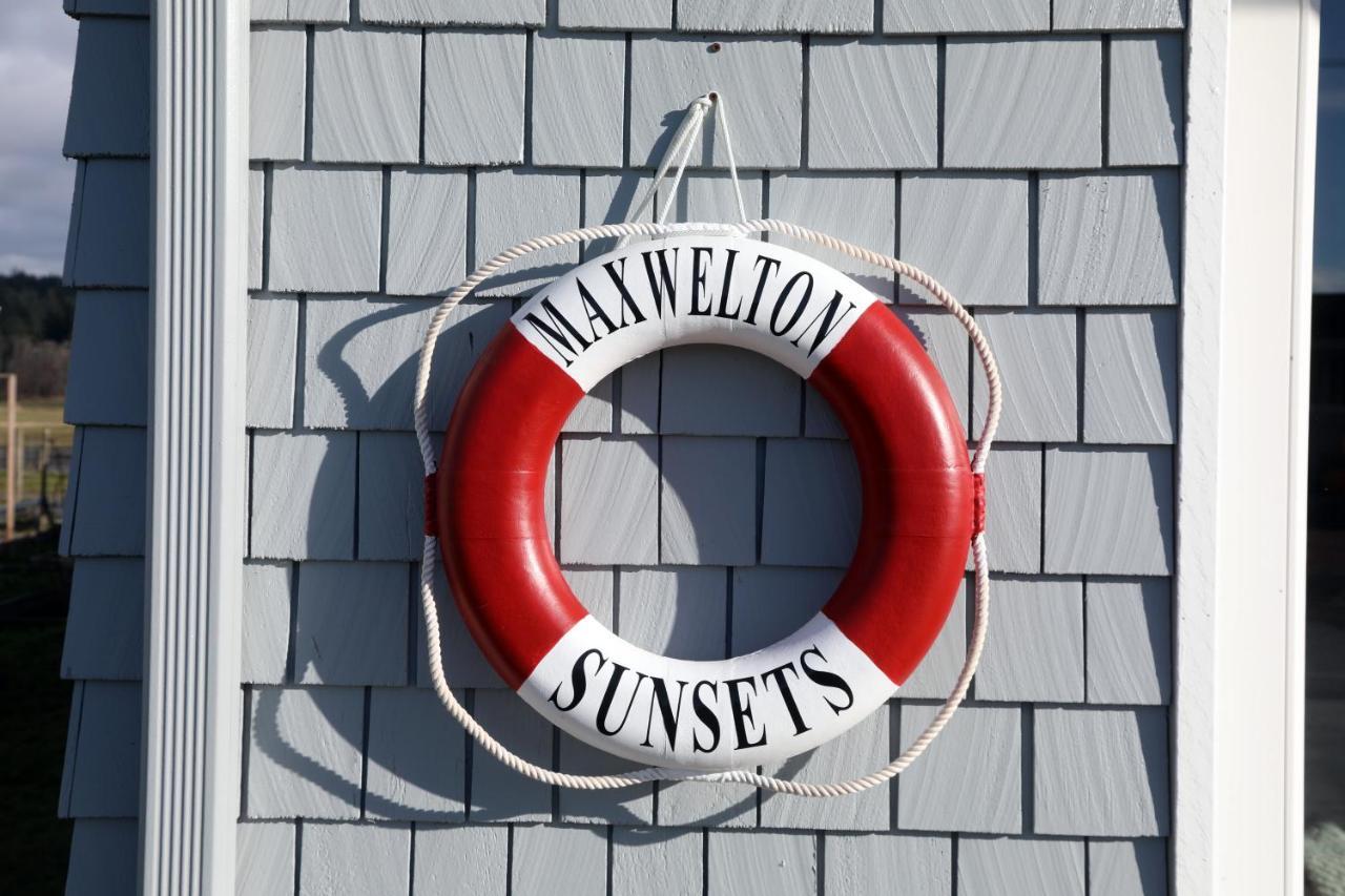 Maxwelton Beach Sunsets! Kayaks & Paddleboards! 1 Min Walk To The Water! Clinton Exterior photo