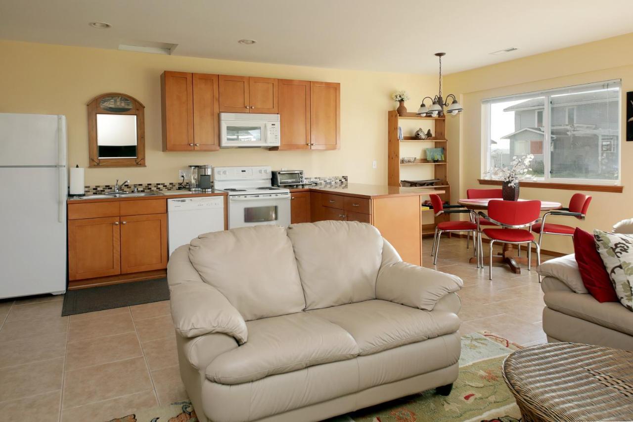 Maxwelton Beach Sunsets! Kayaks & Paddleboards! 1 Min Walk To The Water! Clinton Exterior photo